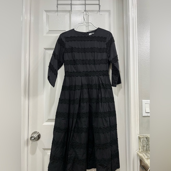 Dainty Jewell’s Black Dress - Picture 6 of 7